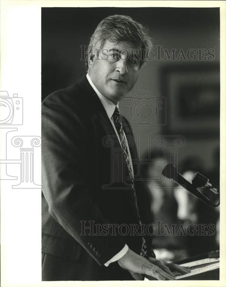 1996 Press Photo Lee Lyles. president of Canizaro-Lyles Development Company - Historic Images