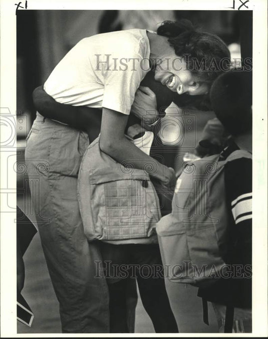 1988 Press Photo Developmental kindergarten teacher Donna Hilton- Luling School - Historic Images