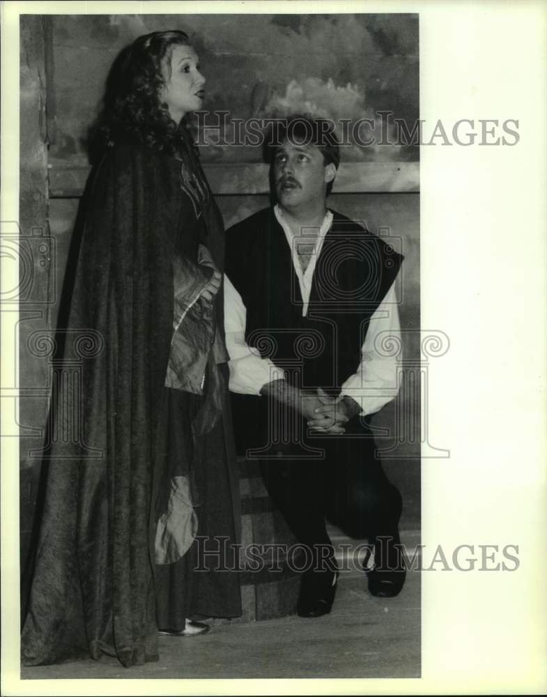 1989 Press Photo Mandeville Playhouse-Jeff Sowerwine &amp; Andrea Alessi in Camelot - Historic Images