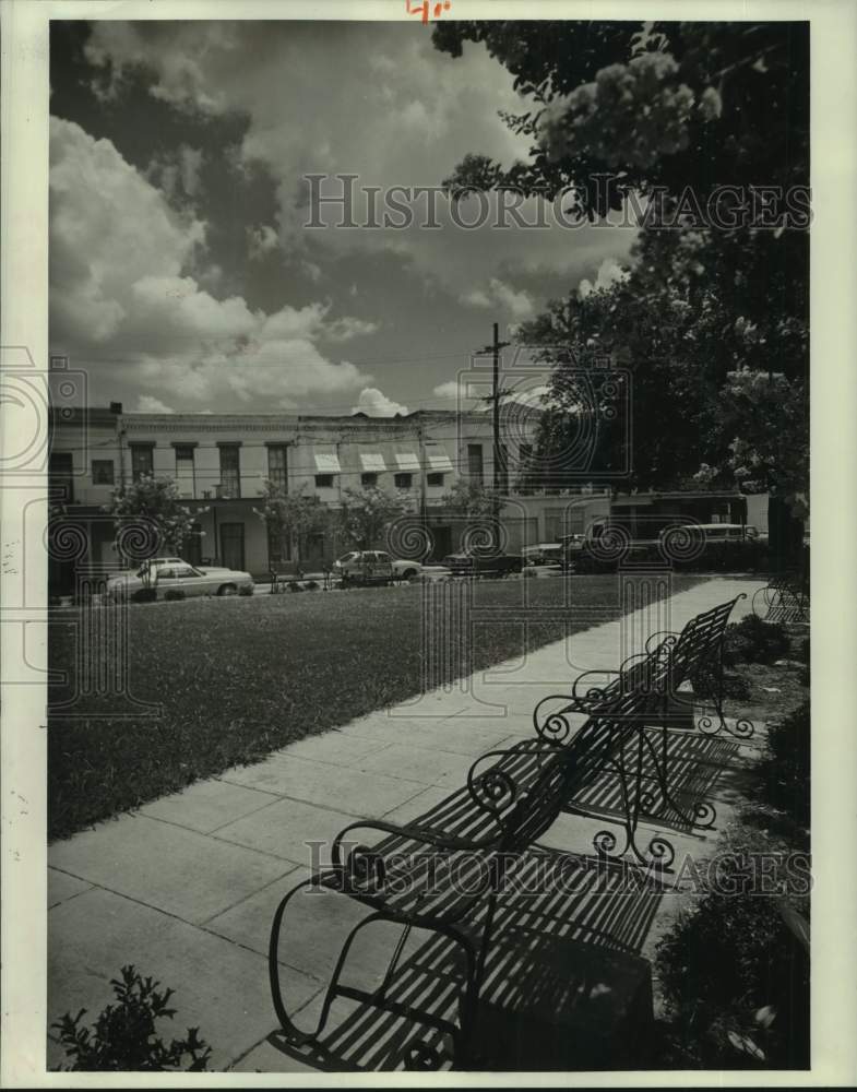 1987 Press Photo Strip of Magazine between Felicity and Philip Streets - Historic Images