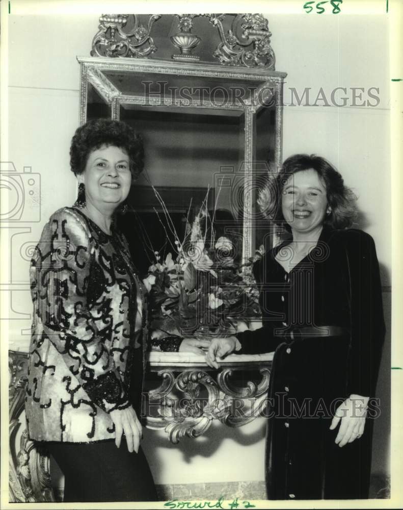 1990 Press Photo Terrie Mancini and Sue Loehr at Hotel Dieu Gala - Historic Images