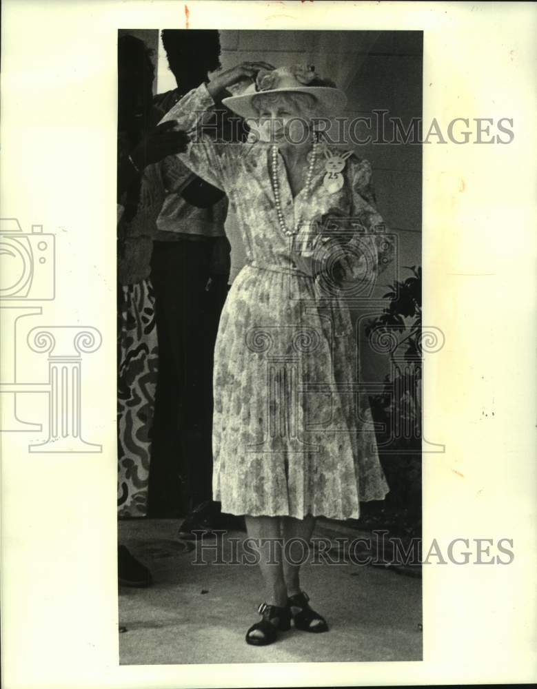 1987 Press Photo Carmen Pablovich, Prettiest Hat Winner at Maison Orle ...