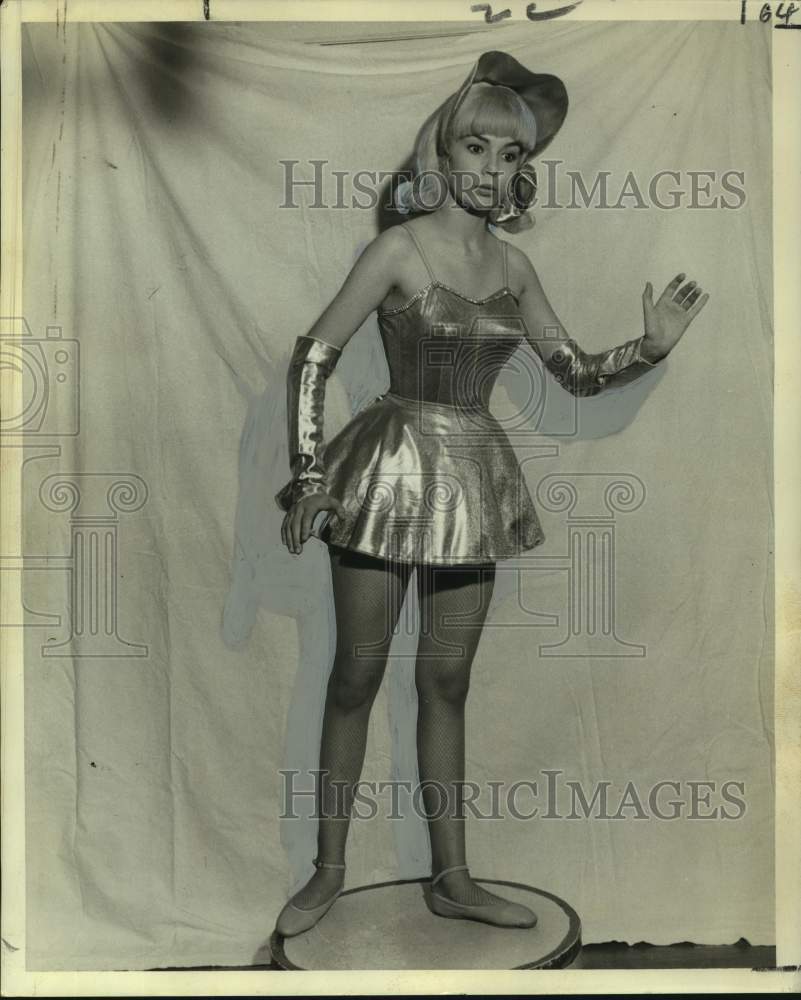 1966 Terri Ann Lemoine performing as &quot;The Mechanical Doll&quot; - Historic Images