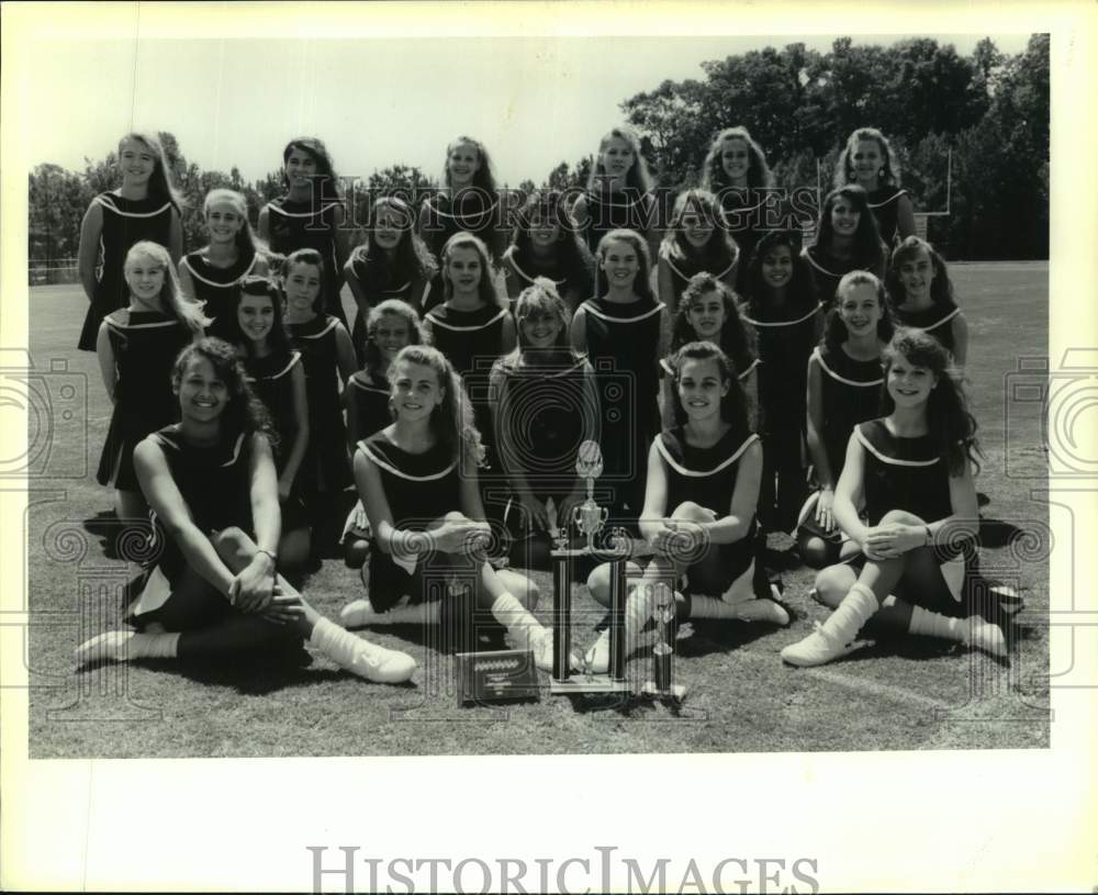 1990 Press Photo Mandeville High School Spinnakers With Trophies And Awards - Historic Images