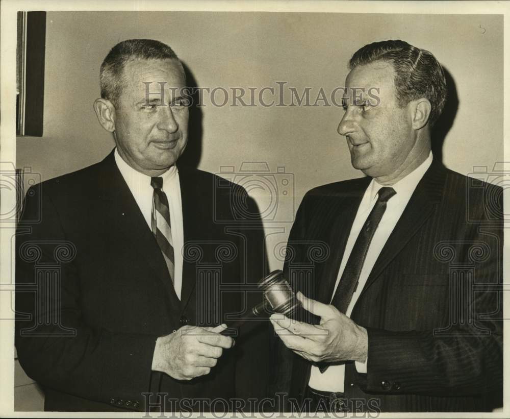 1965 Press Photo James Maloney Jr. and Salvador Pappalardo of Auction Bureau-Historic Images