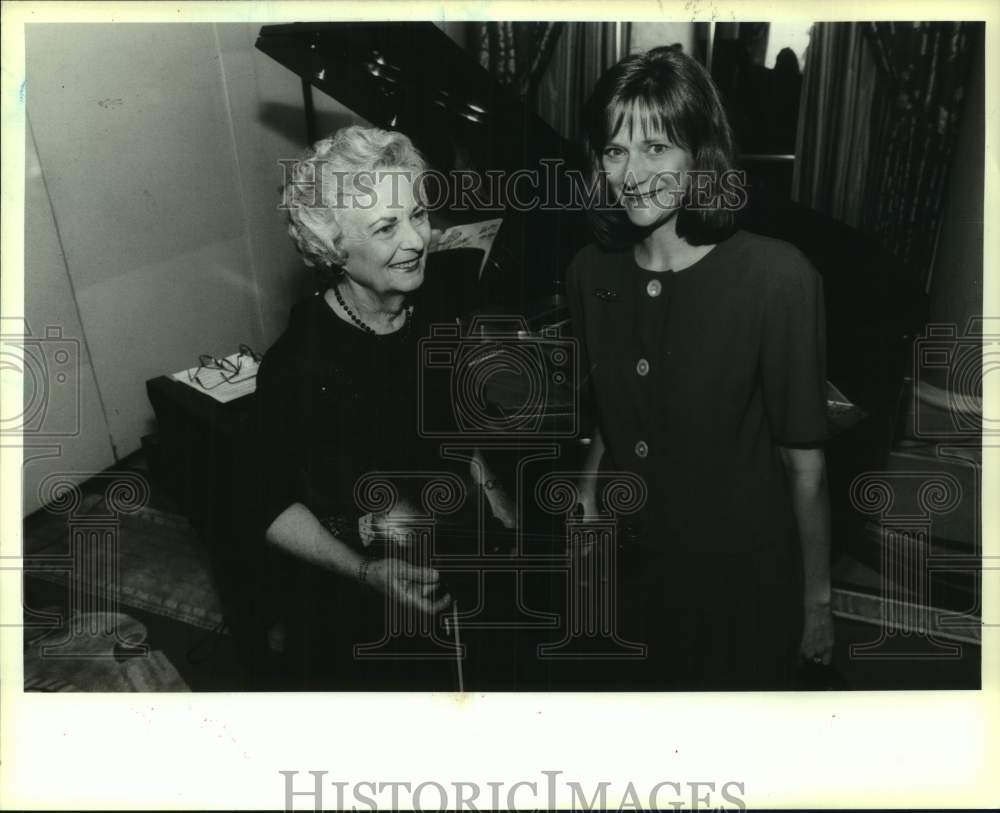 1991 Press Photo Marilyn Maloney & Laura Jensen - Raintree Services Musician - Historic Images