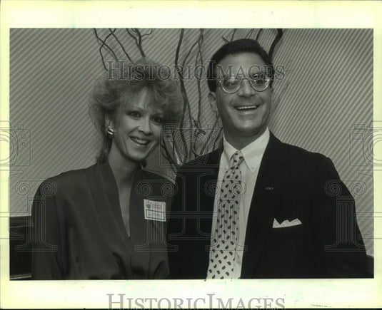 1988 Press Photo Sue Maestri & David Sherman attending a convention - Historic Images