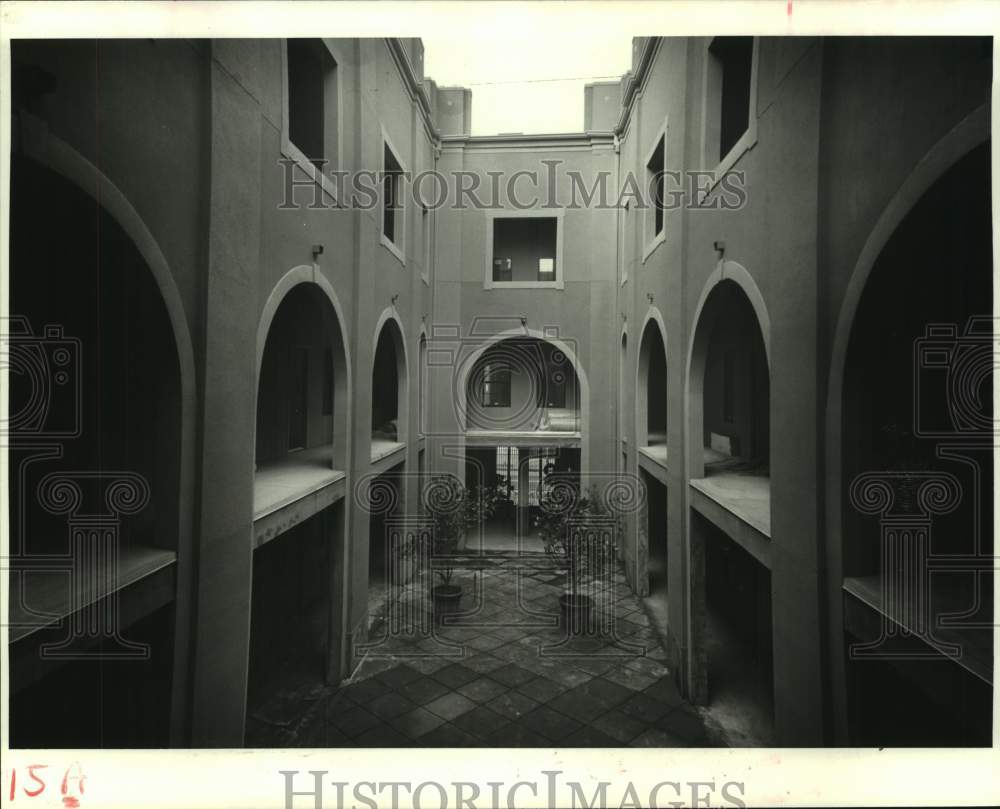 1986 Press Photo Magazine Place Apartment development New Orleans - Historic Images