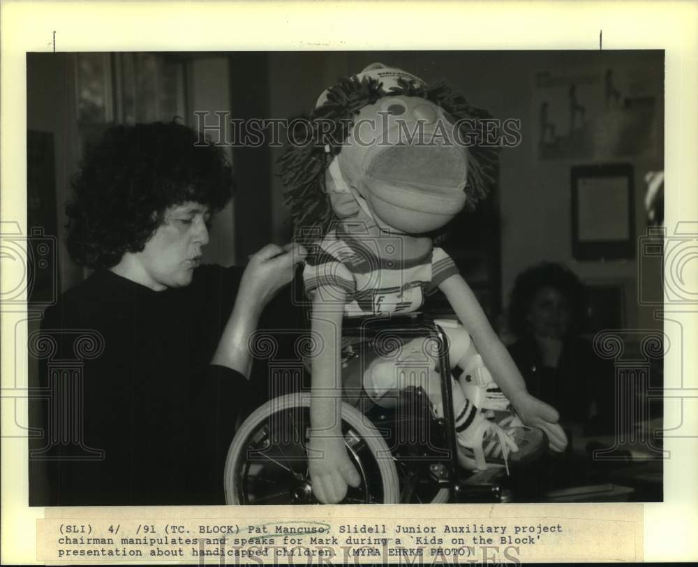 1991 Press Photo Pat Mancuso of Slidell Junior Auxiliary speaks for Mark - Historic Images