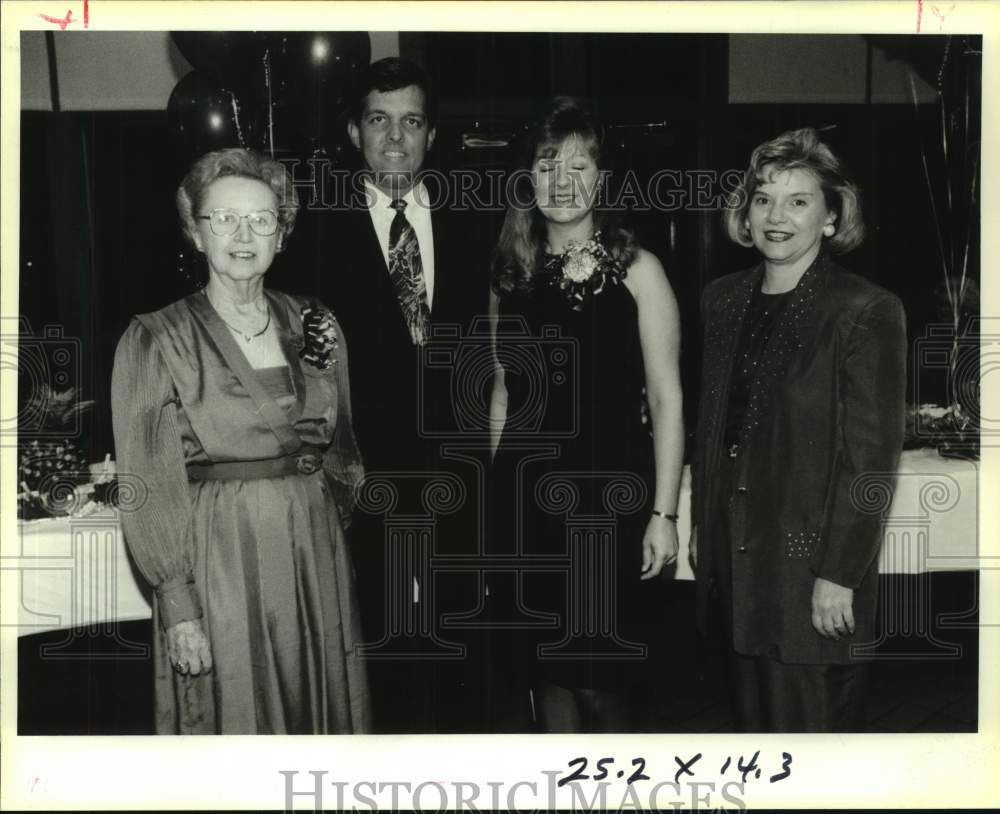 1993 Press Photo Members of the Metairie Women&#39;s Club - Historic Images