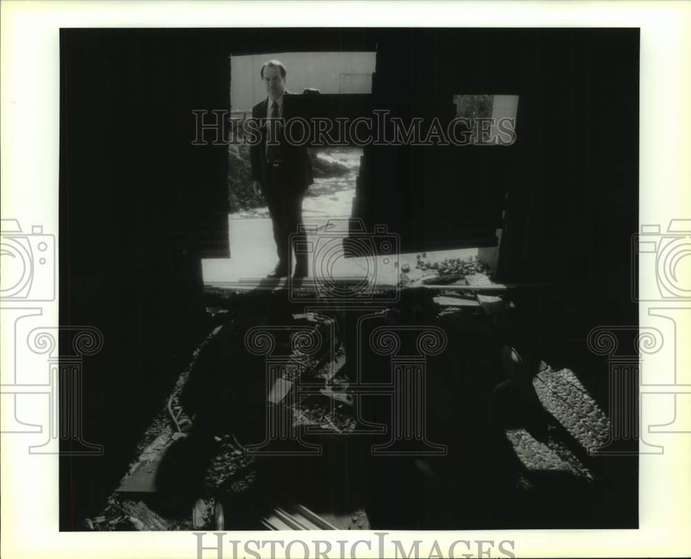 1995 Press Photo Gretna Mayor Ronnie Harris at the site of Malter International - Historic Images