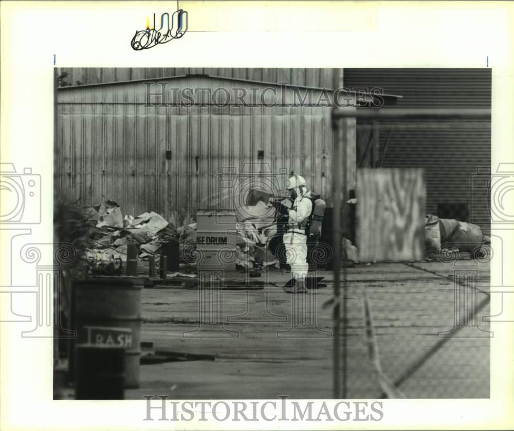 1991 Press Photo Member from Ecology &amp; Environment at Malter International Corp. - Historic Images