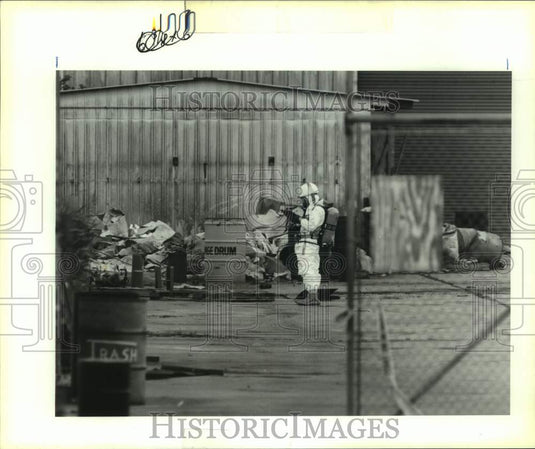 1991 Press Photo Member from Ecology & Environment at Malter International Corp. - Historic Images