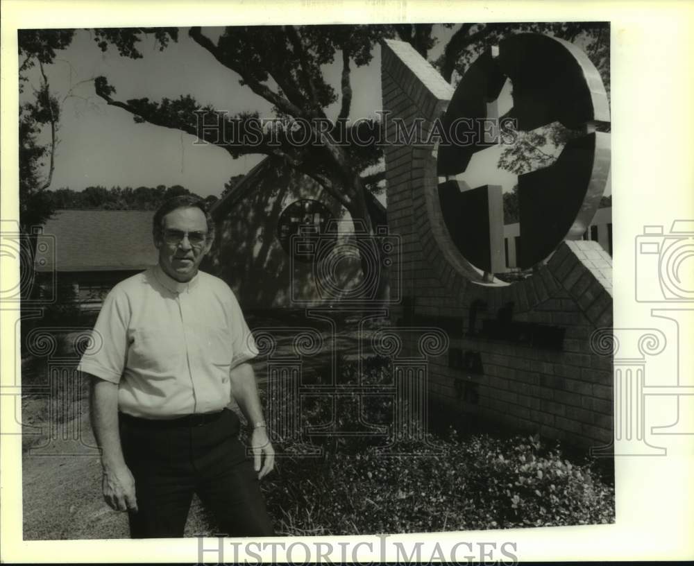 1989 Press Photo The Reverend Arnon Lundborg, pastor of Hosanna Lutheran Church - Historic Images