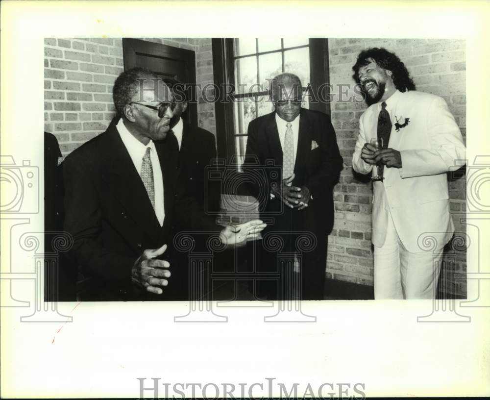 1994 Press Photo Dave Malone jams with the Mount Zion Harmonizers at his wedding - Historic Images