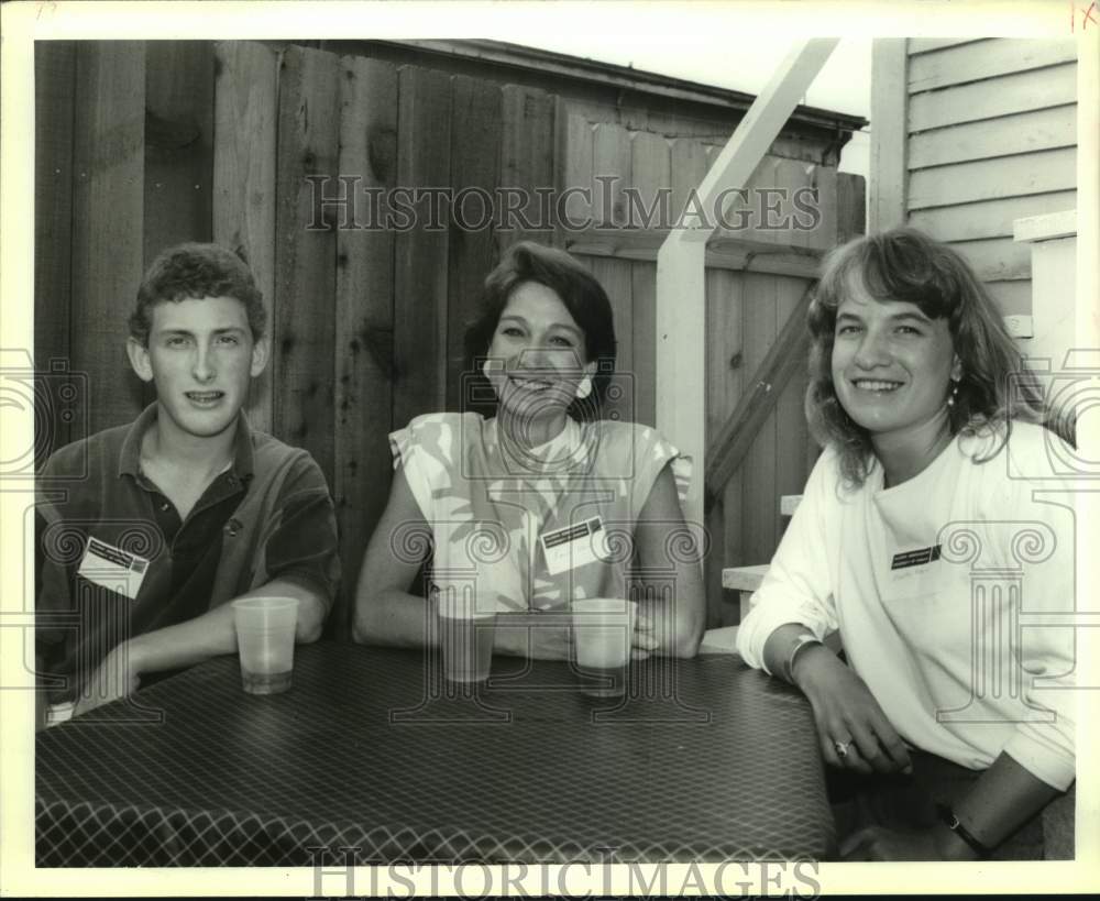 1992 Press Photo David Bowman, Renee & Marthe Mann- University of Virginia Party - Historic Images