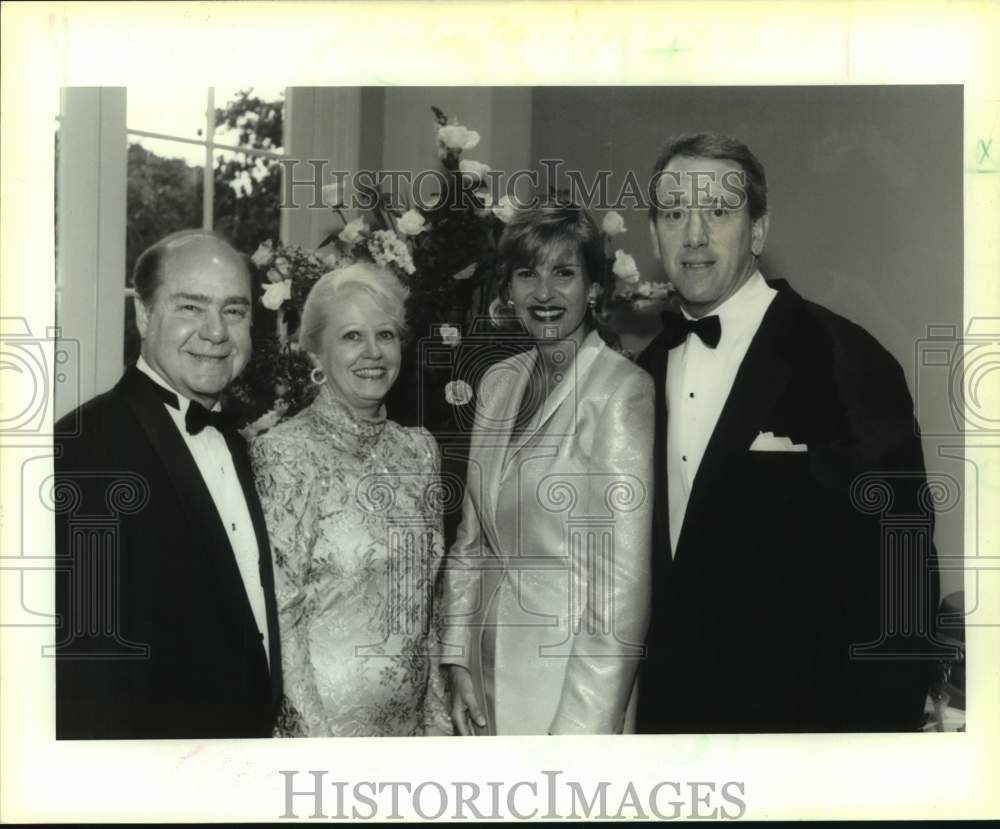 Press Photo Group attending a New Orleans garden party - Historic Images