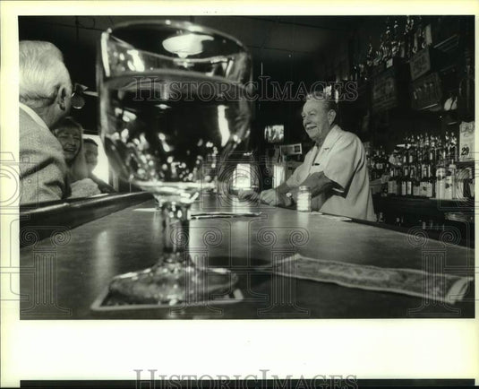 1994 Press Photo Roy Market Sr. jokes with noon patrons in his 9th ward business - Historic Images