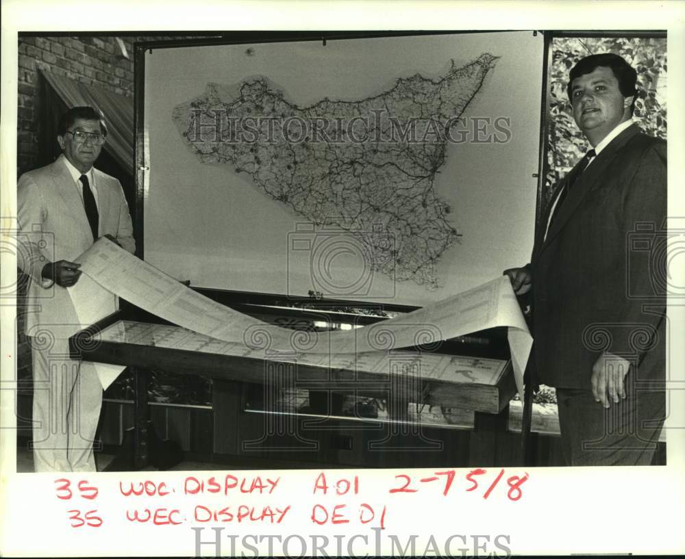 1987 Press Photo Anthony Lentini, Kevin Centanni With Sicily Family Tree Map - Historic Images