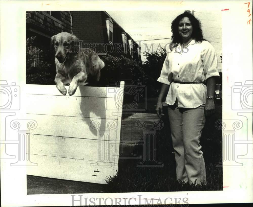 1987 Press Photo Jean Manino, and her dog- featured in the production of &quot;Annie&quot; - Historic Images