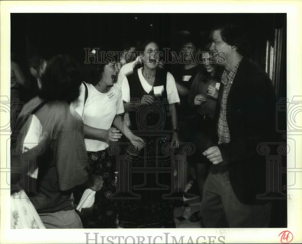 1994 Press Photo Melba Beales talks with Majic Bus students about her experience - Historic Images