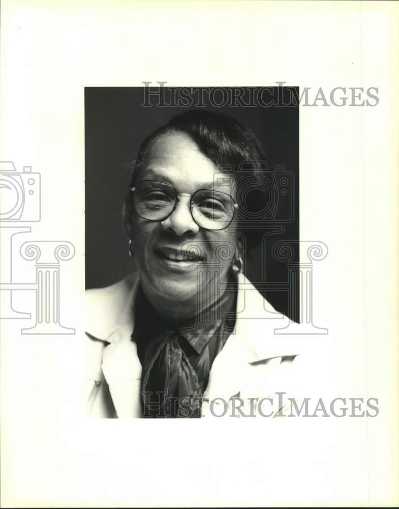 1994 Press Photo Thelma Matthews, Volunteer Receptionist. Mercy-Baptist Hospital - Historic Images