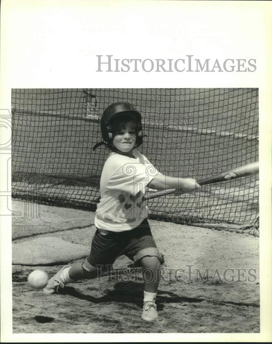 1989 Press Photo Jara Naquin Hits The Ball During Sports Camp Batting Practice - Historic Images