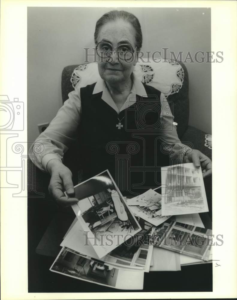 1990 Press Photo Sr. Marie Leonard Mazraani, Hospital Administrator in Beirut - Historic Images