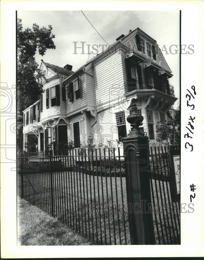 1990 Press Photo Renovation of Jerry Mayo&#39;s house - Historic Images