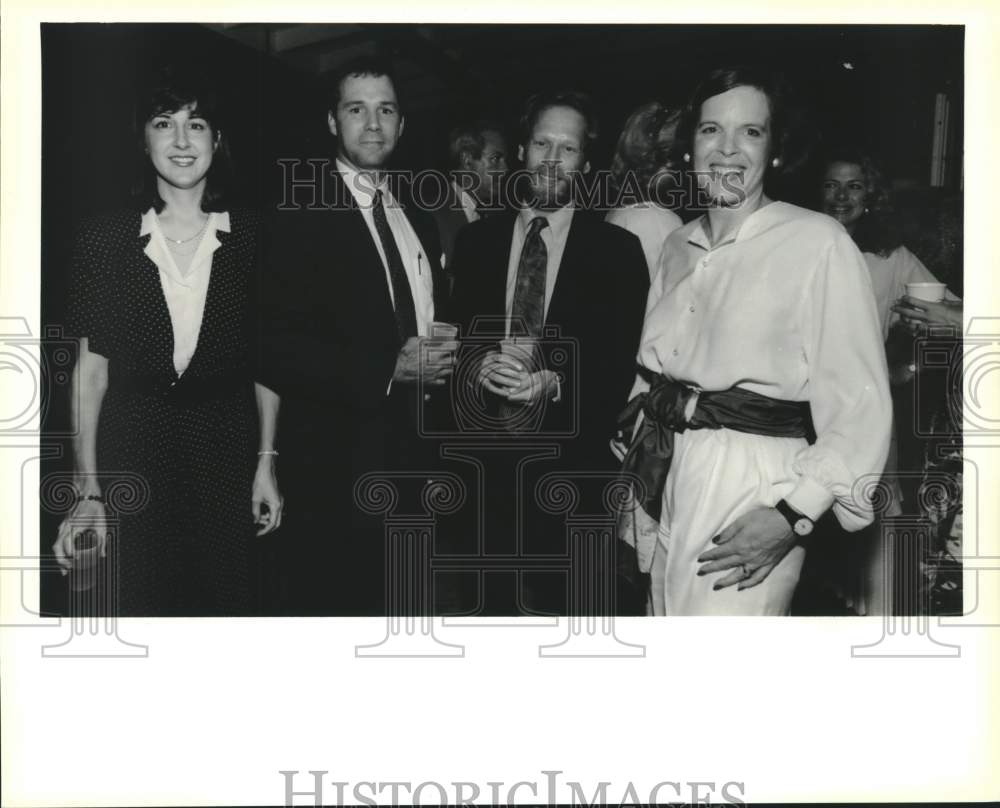 1990 Press Photo Mandeville Yacht Club-Attendees at the Lake Art Preview dinner - Historic Images