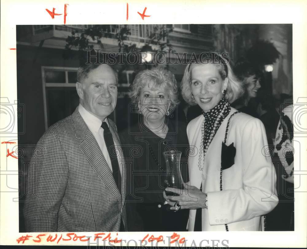 1990 Press Photo Harold Judell and others at Hilton&#39;s Super Bowl Brunch - Historic Images