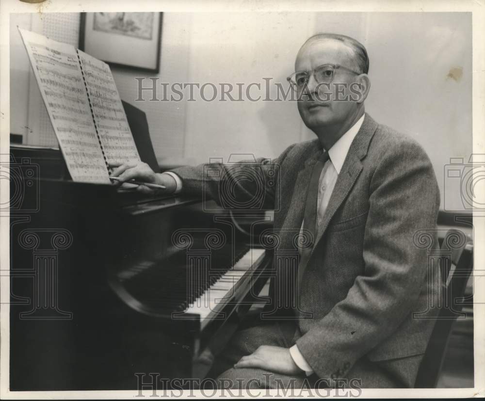 1961 Press Photo Walter Jenkins associate professor of music at Newcomb college - Historic Images