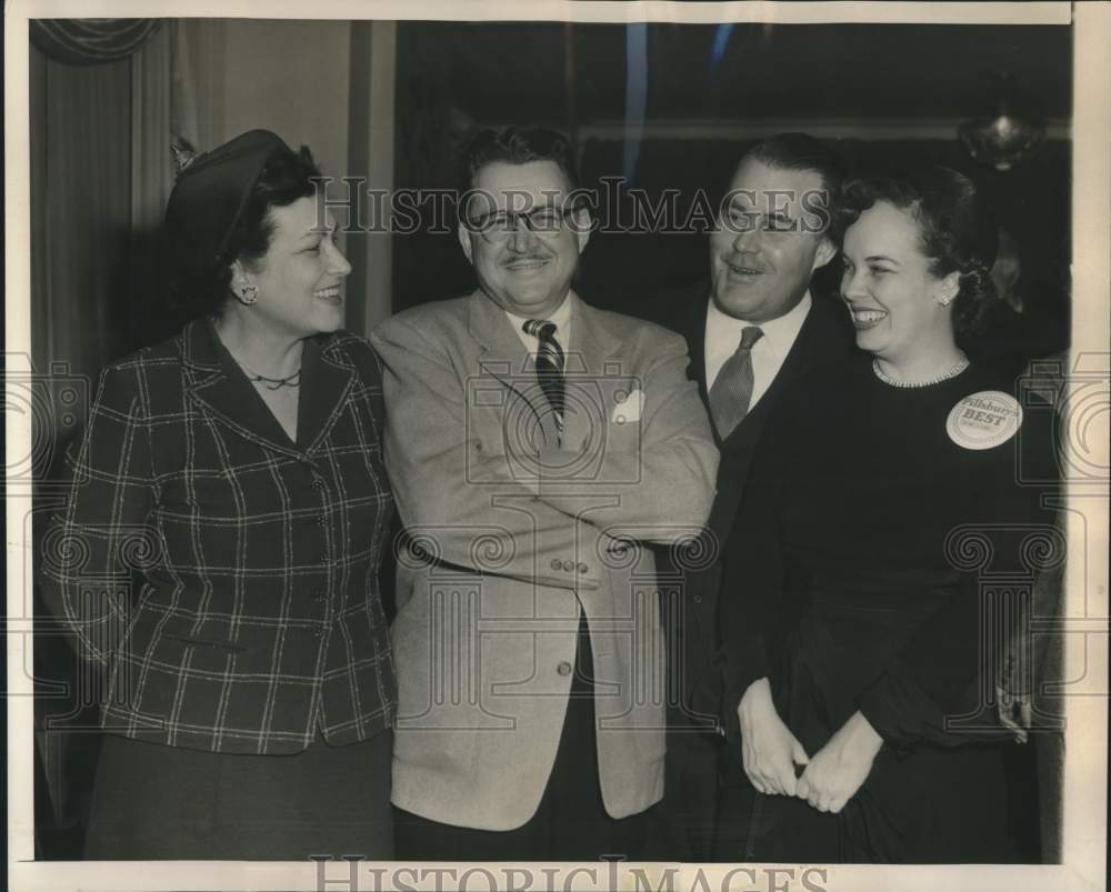 Press Photo Mrs. Gloria Jack, Jr. and parents attend Pillsbury Baking Contest - Historic Images