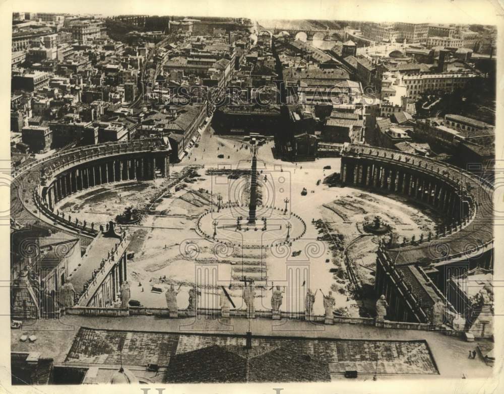 Press Photo Immense square before the Basilica of St. Peter&#39;s in Rome, Italy - Historic Images