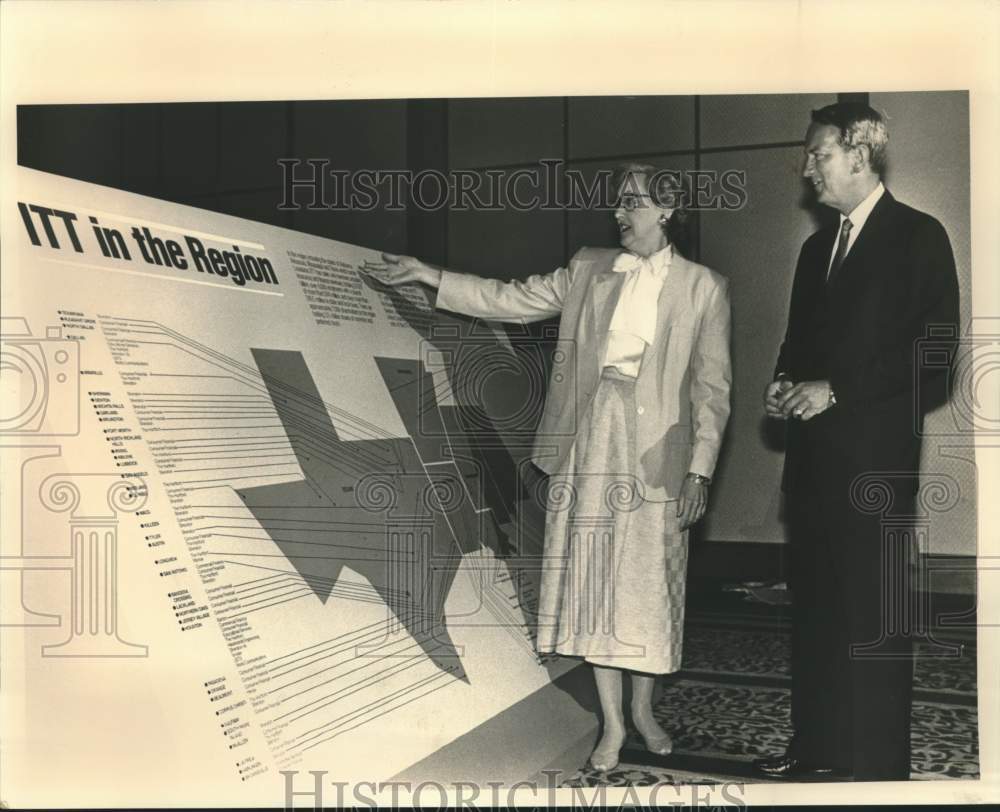 Press Photo ITT Corporation delegates during annual meeting at Sheraton Hotel - Historic Images
