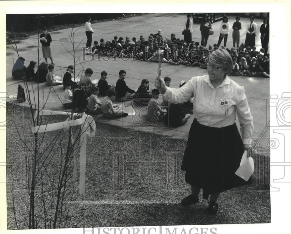 1991 Press Photo Sister Ursala Laurant of Lake Catholic School, Mandeville - Historic Images