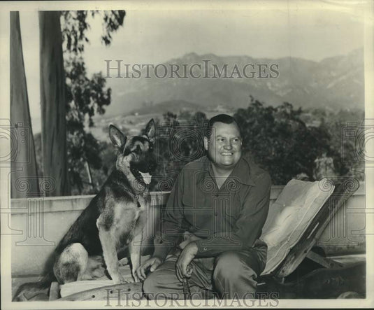 Press Photo Novelist John Jennings With German Shepherd, Santa Barbara, CA - Historic Images