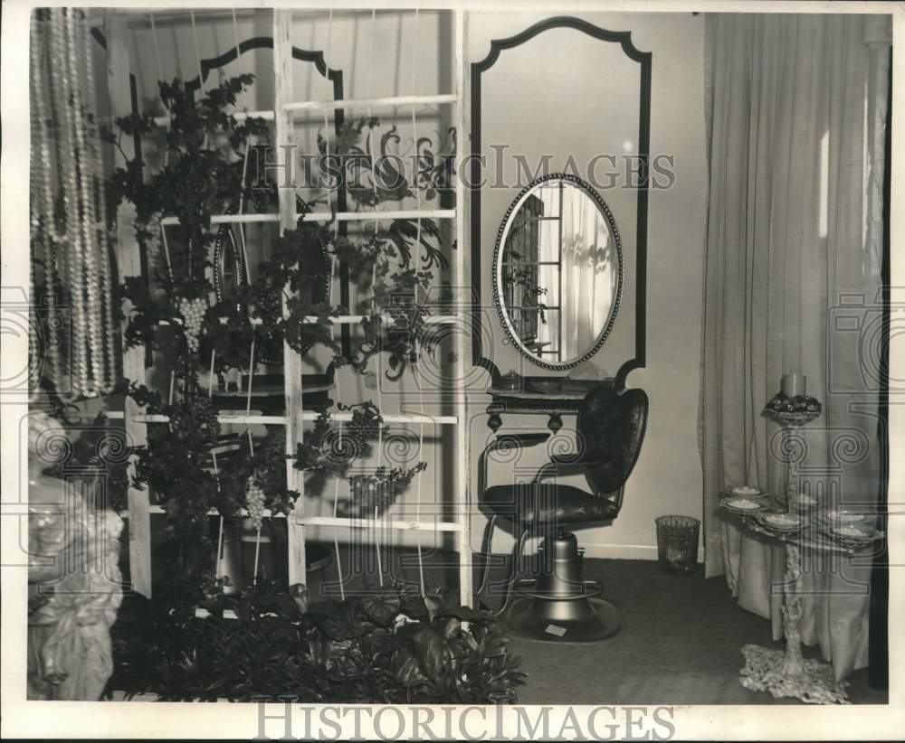 1969 One of the treatment rooms at Jeaneal Cosmetique, cosmetics - Historic Images