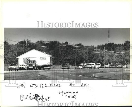 1990 Press Photo Pearl Jennifer and her family's new wood frame home - Historic Images