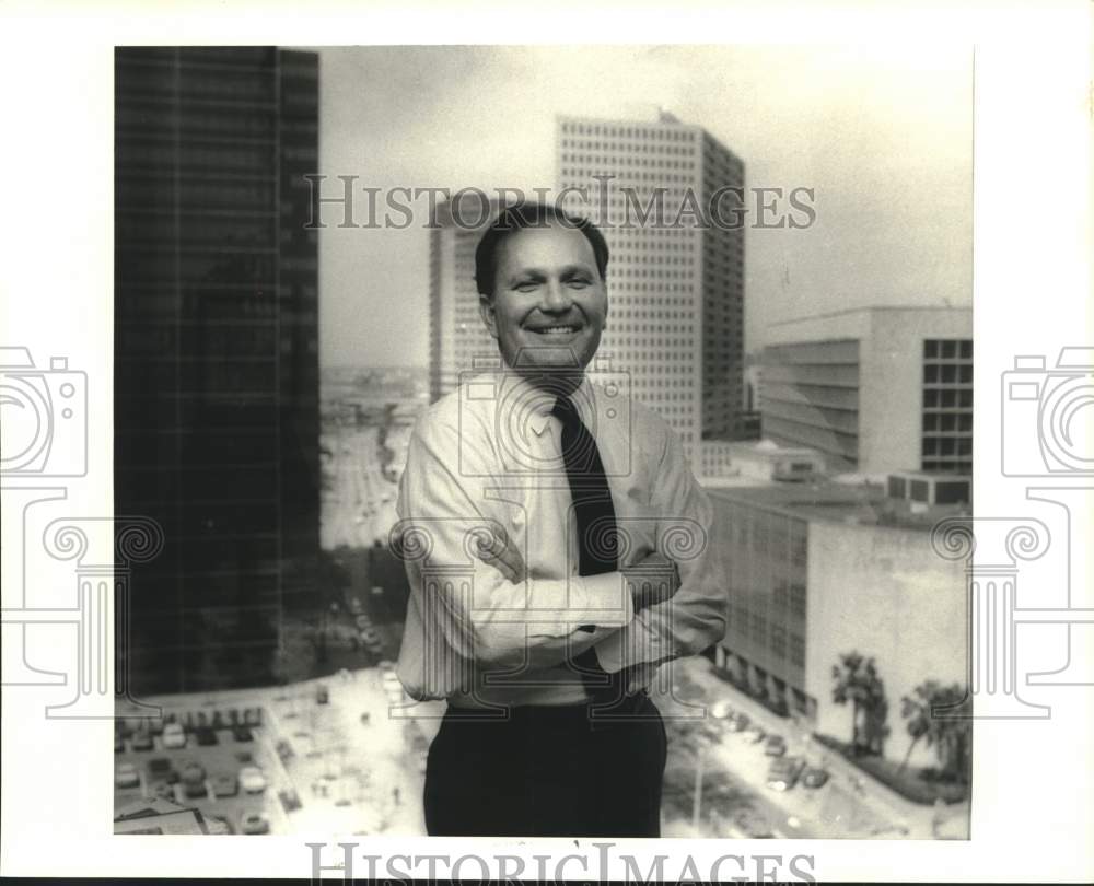 1987 Press Photo Raymond &quot;Chip&quot; Mason talks about merging brokerage firms - Historic Images