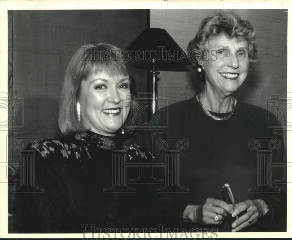 1992 Press Photo Judy Massey and Gloria Kabacoff at Country Day - Historic Images