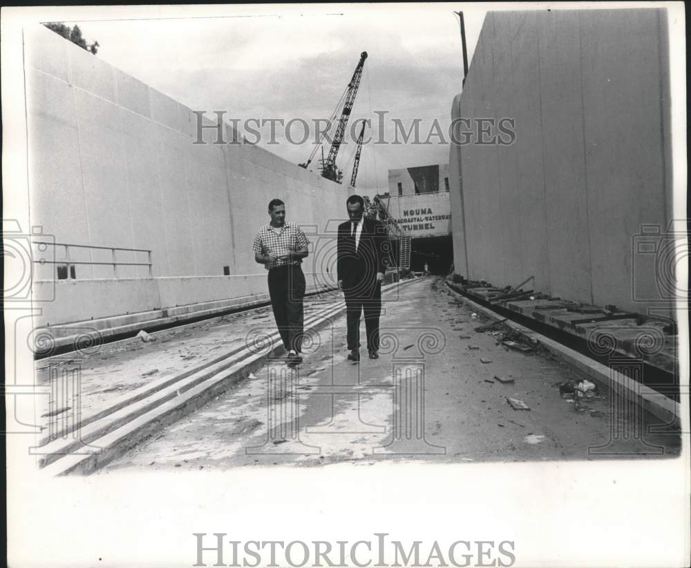 1961 Engineer R. E. vans Takes Mayor Leon Gary On Tunnel Tour-Historic Images