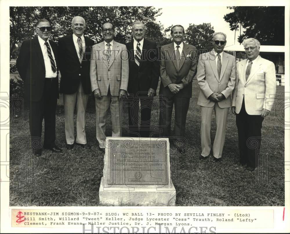 1987 Press Photo Group stands with plaque at Mel Ott Park - Historic Images