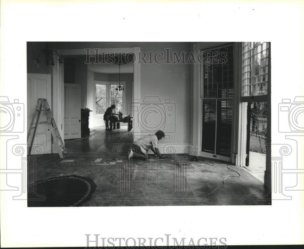 1990 Press Photo Renovation of Jerry Mayo&#39;s house - Historic Images