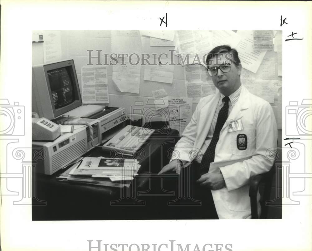 1990 Press Photo Dr. Anthony R. Mowson of L.S.U. Medical Center - Historic Images