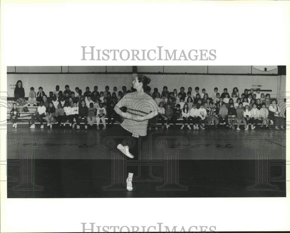 1993 Press Photo Dancer Susan May of New Orleans Ballet performs at Rebel Gym - Historic Images