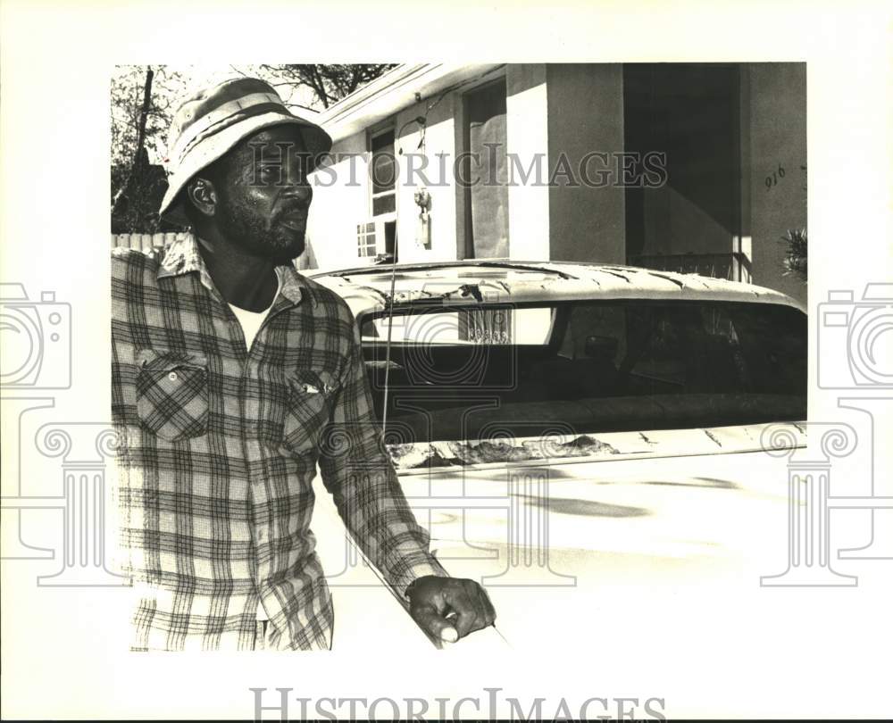 1987 Press Photo Ivory Maxwell, of 916 Claiborne Avenue, Metairie on profiling - Historic Images