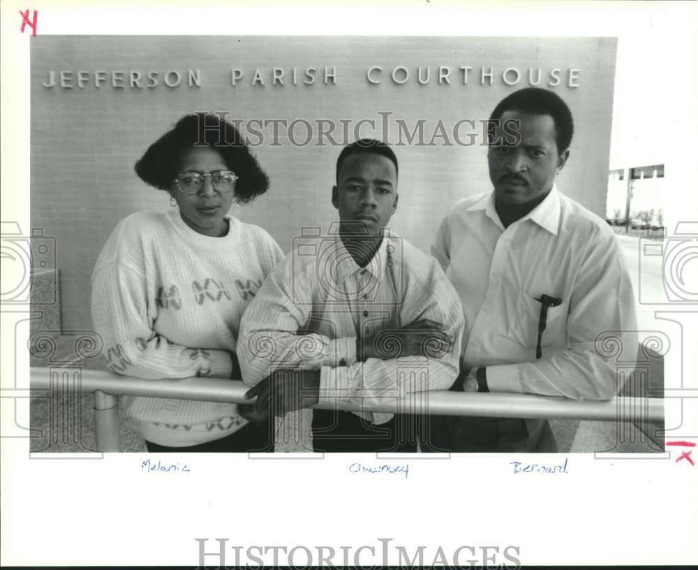 1990 Press Photo Family of Murder victim Sharyn Mayer attending her trial - Historic Images