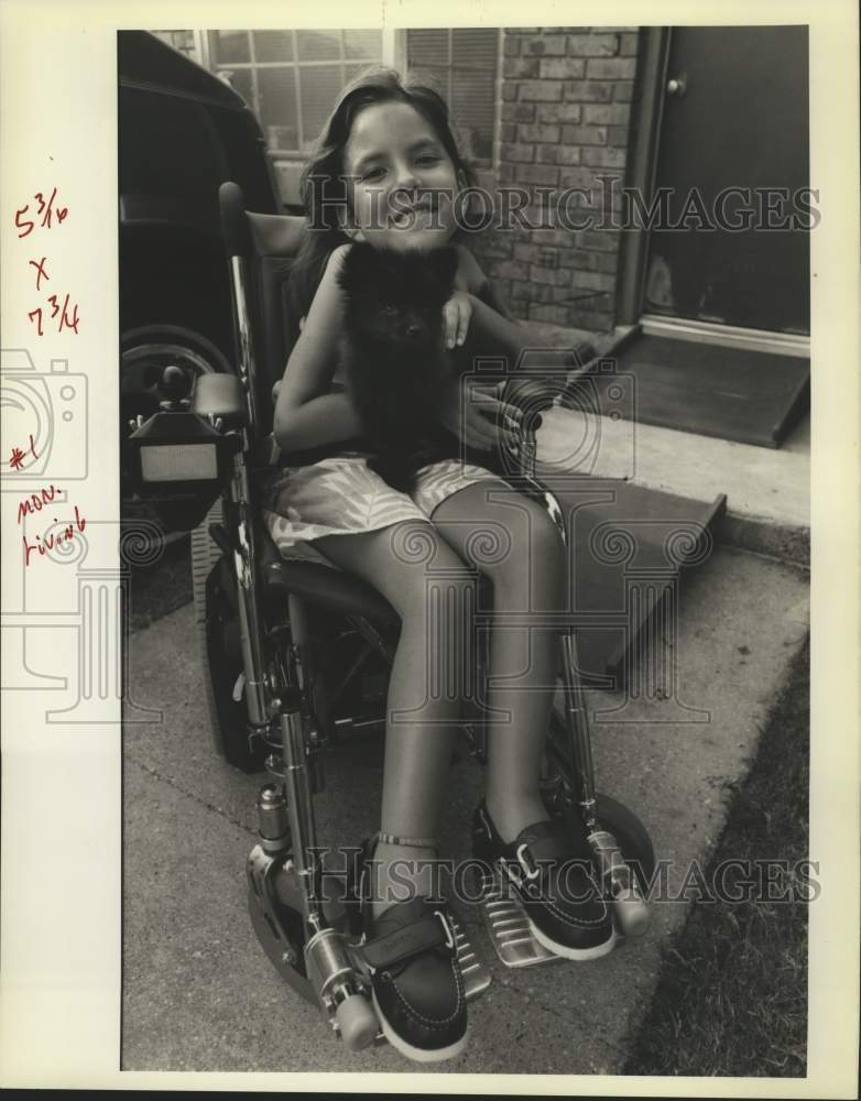 1989 Press Photo Abbey McGough with her dog Ebony - Historic Images