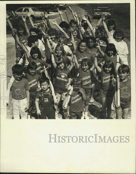 1987 Press Photo Louisiana Sweethearts dance team practicing in a Kenner street - Historic Images